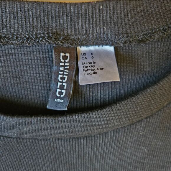 Divided Form Fitting Dress - Picture 2 of 8